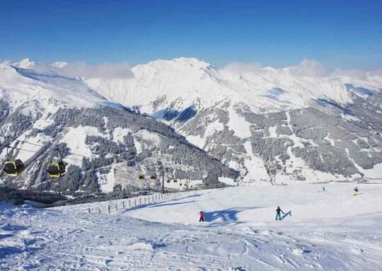 Bad Gastein im Winter Bad Gastein im Winter. Skipiste und schneebedeckte Berge.
